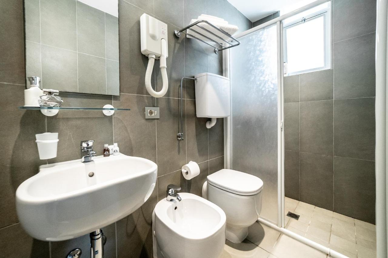 Hotel Columbia Μπελάρια-Ιτζέα Μαρίνα Εξωτερικό φωτογραφία