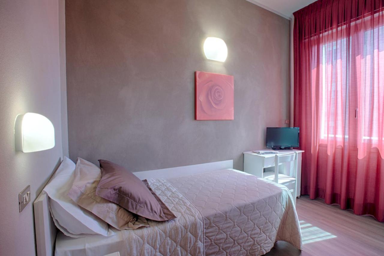 Hotel Columbia Μπελάρια-Ιτζέα Μαρίνα Δωμάτιο φωτογραφία