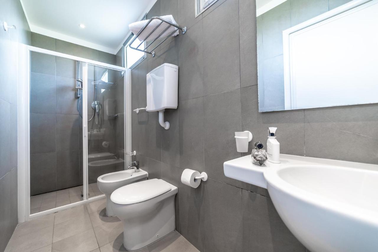 Hotel Columbia Μπελάρια-Ιτζέα Μαρίνα Εξωτερικό φωτογραφία